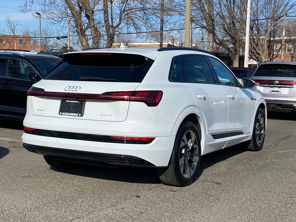 Used 2022 Audi e-tron Premium w/ Convenience Plus Package image 3
