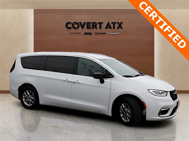 Used 2025 Chrysler Pacifica Select image 6