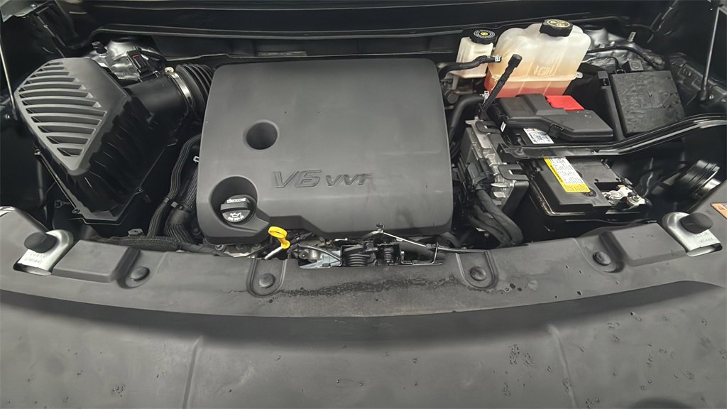 Used 2023 Chevrolet Traverse LT image 15