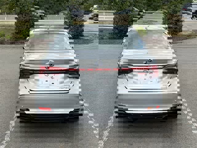 Used 2021 Toyota Avalon Limited image 4