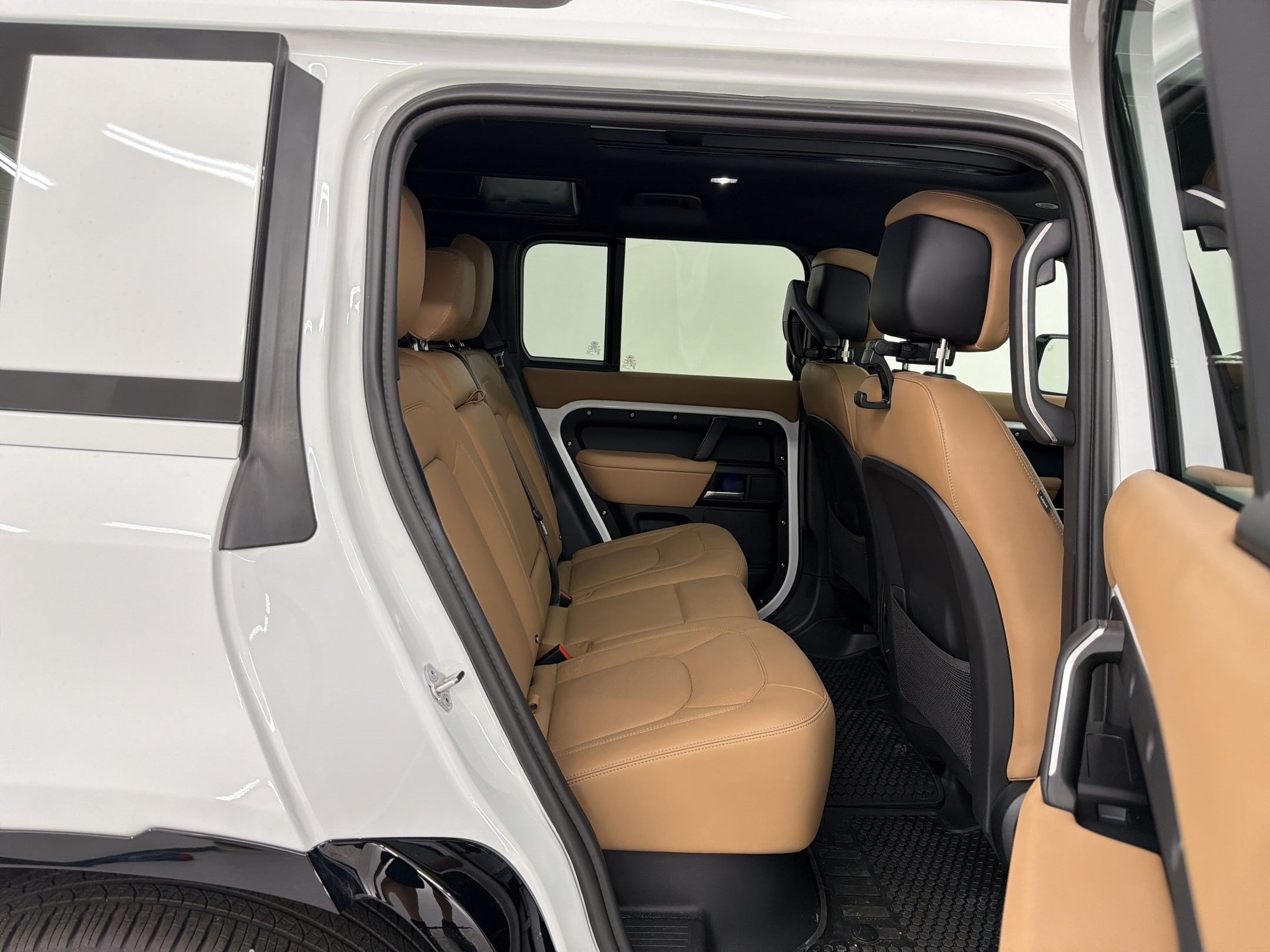 New 2026 Land Rover Defender 110 X-Dynamic SE AWD/4WD image 24