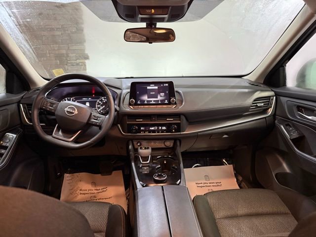 Certified 2025 Nissan Rogue SV image 25