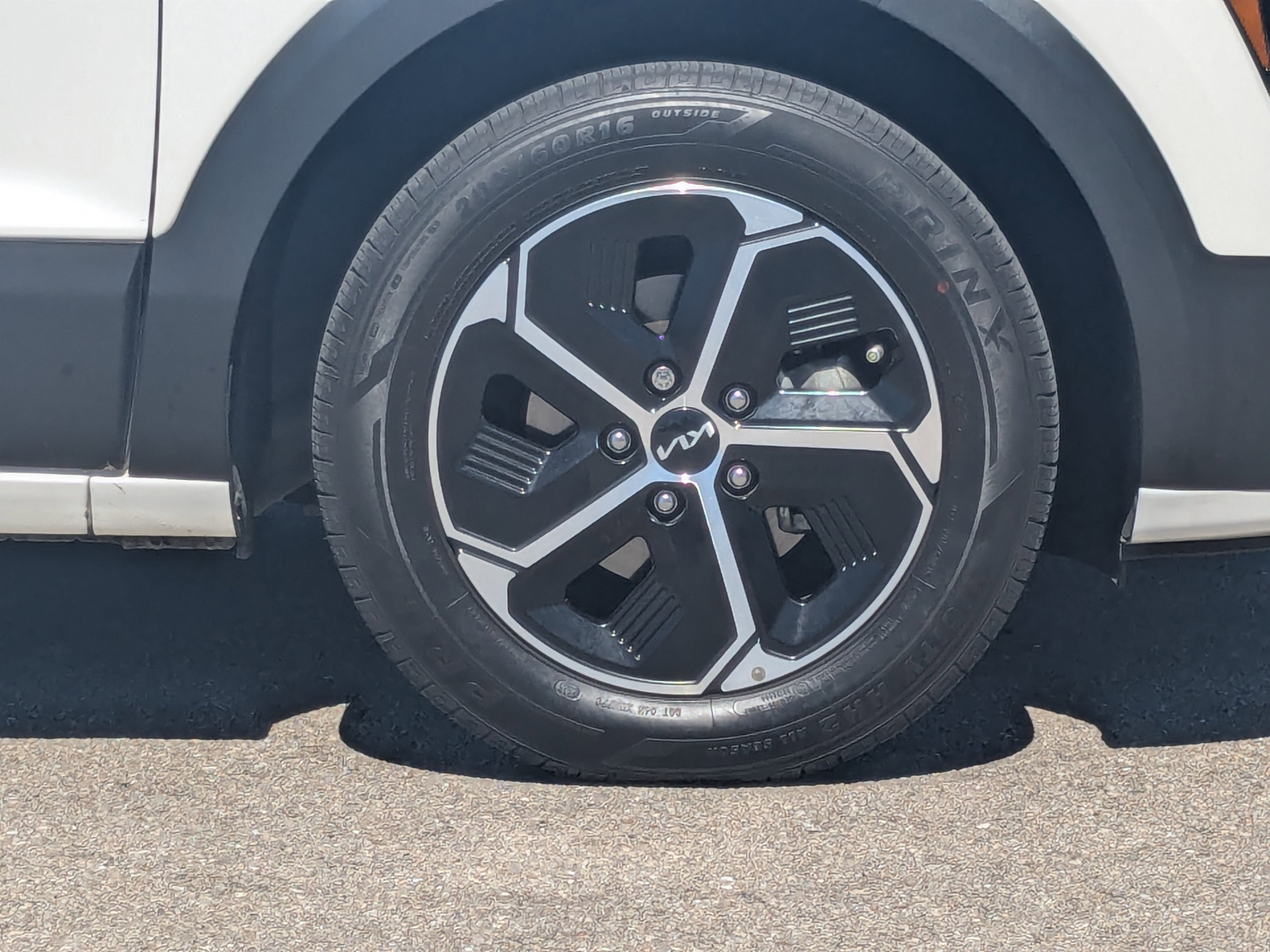 Certified 2024 Kia Niro LX image 11