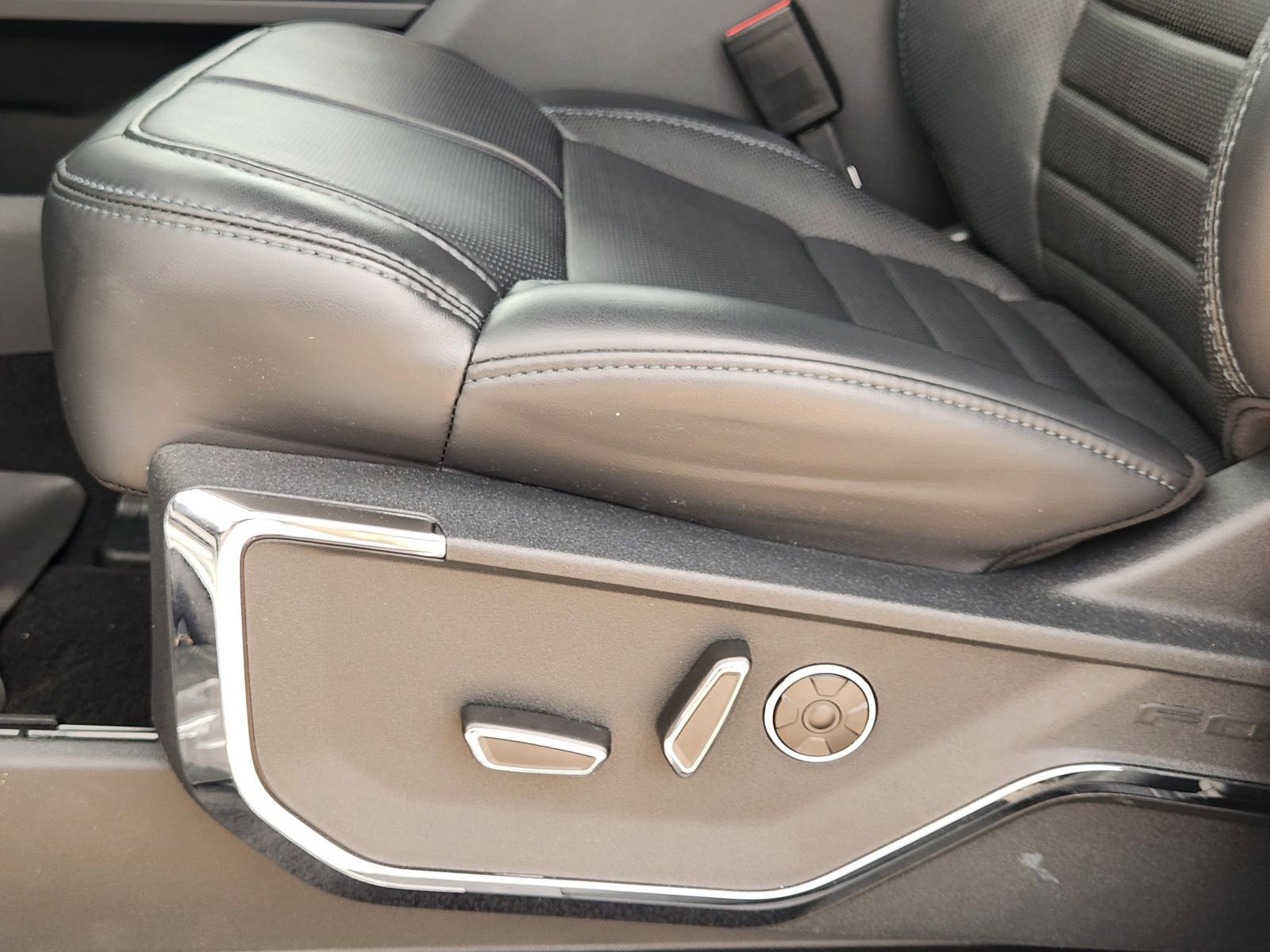 New 2025 Ford F150 Platinum w/ Equipment Group 702A High image 24