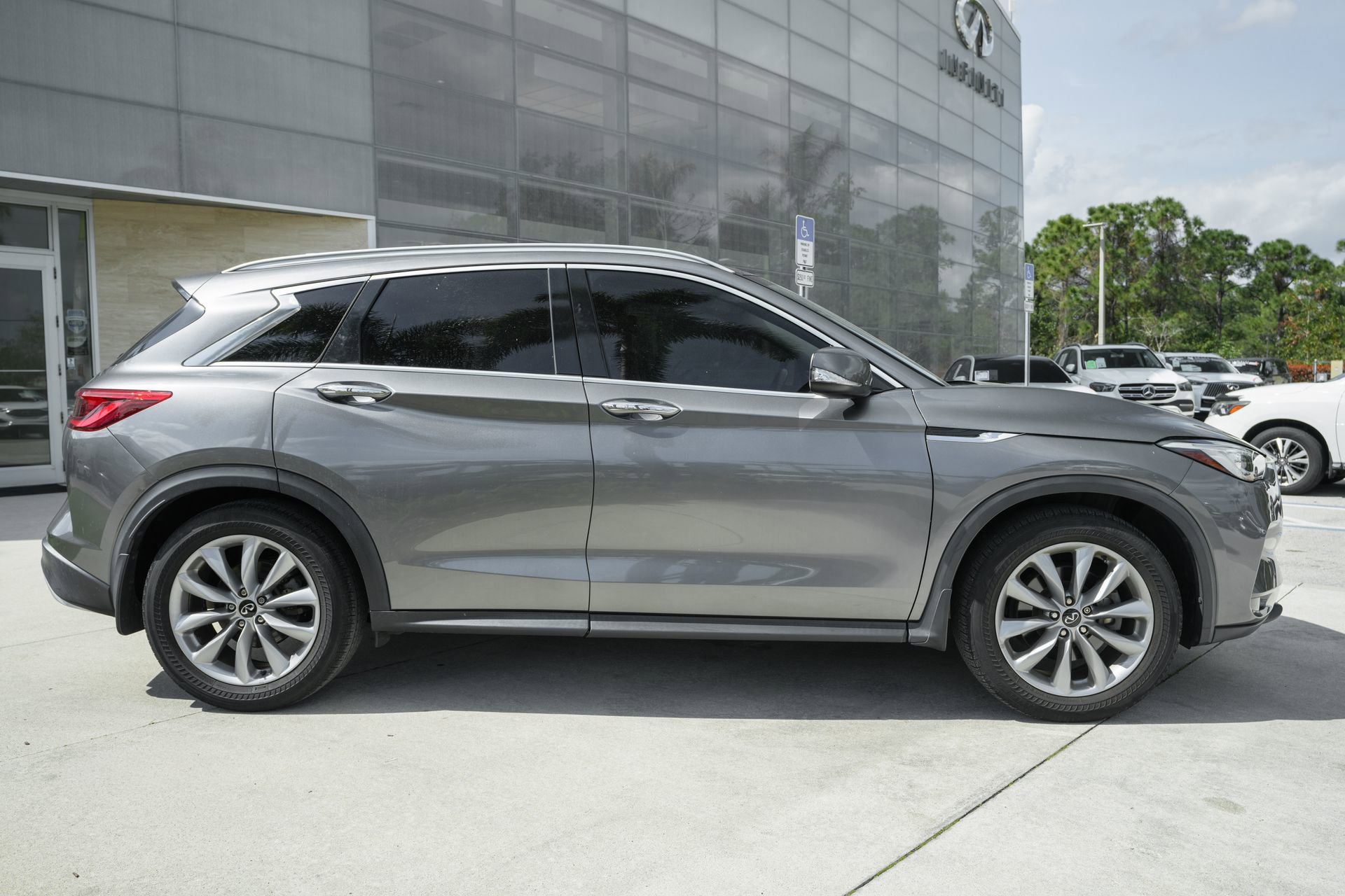 Used 2021 INFINITI QX50 Luxe image 10