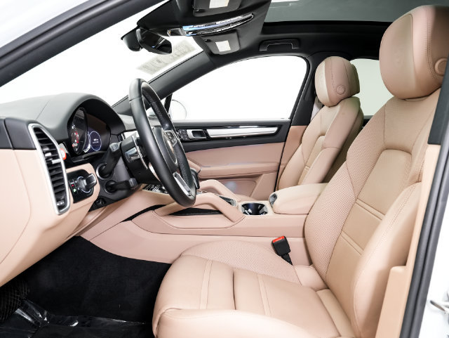 Certified 2023 Porsche Cayenne Platinum Edition AWD/4WD image 6