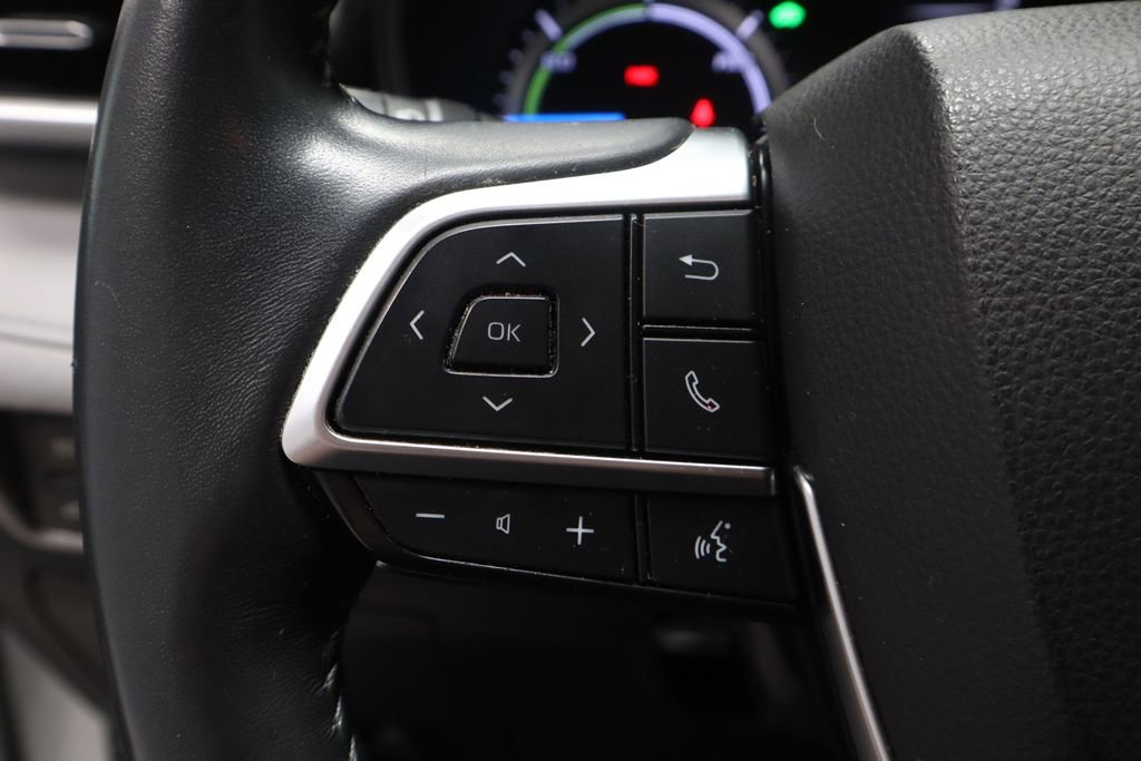 Used 2021 Toyota Highlander LE image 28