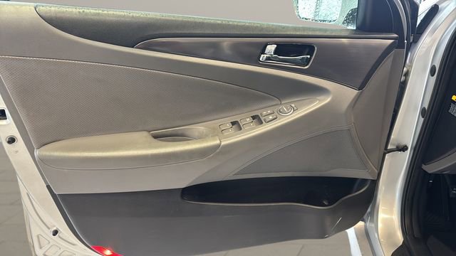 Used 2012 Hyundai Sonata Hybrid w/ Leather Pkg image 10