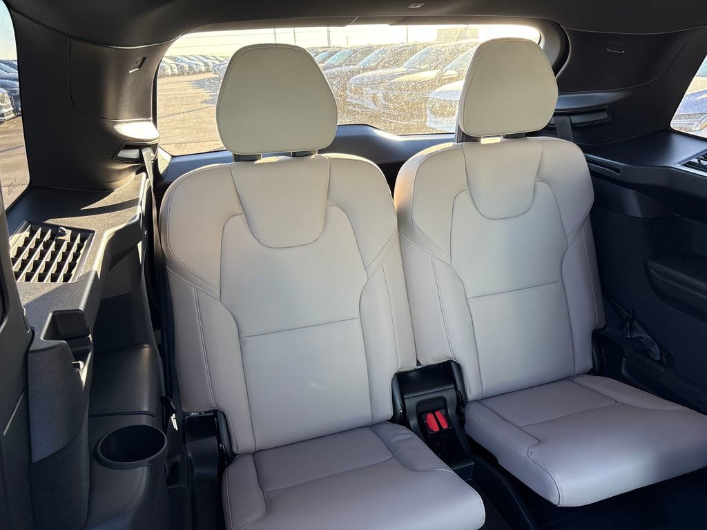 New 2026 Volvo XC90 T8 Core image 16