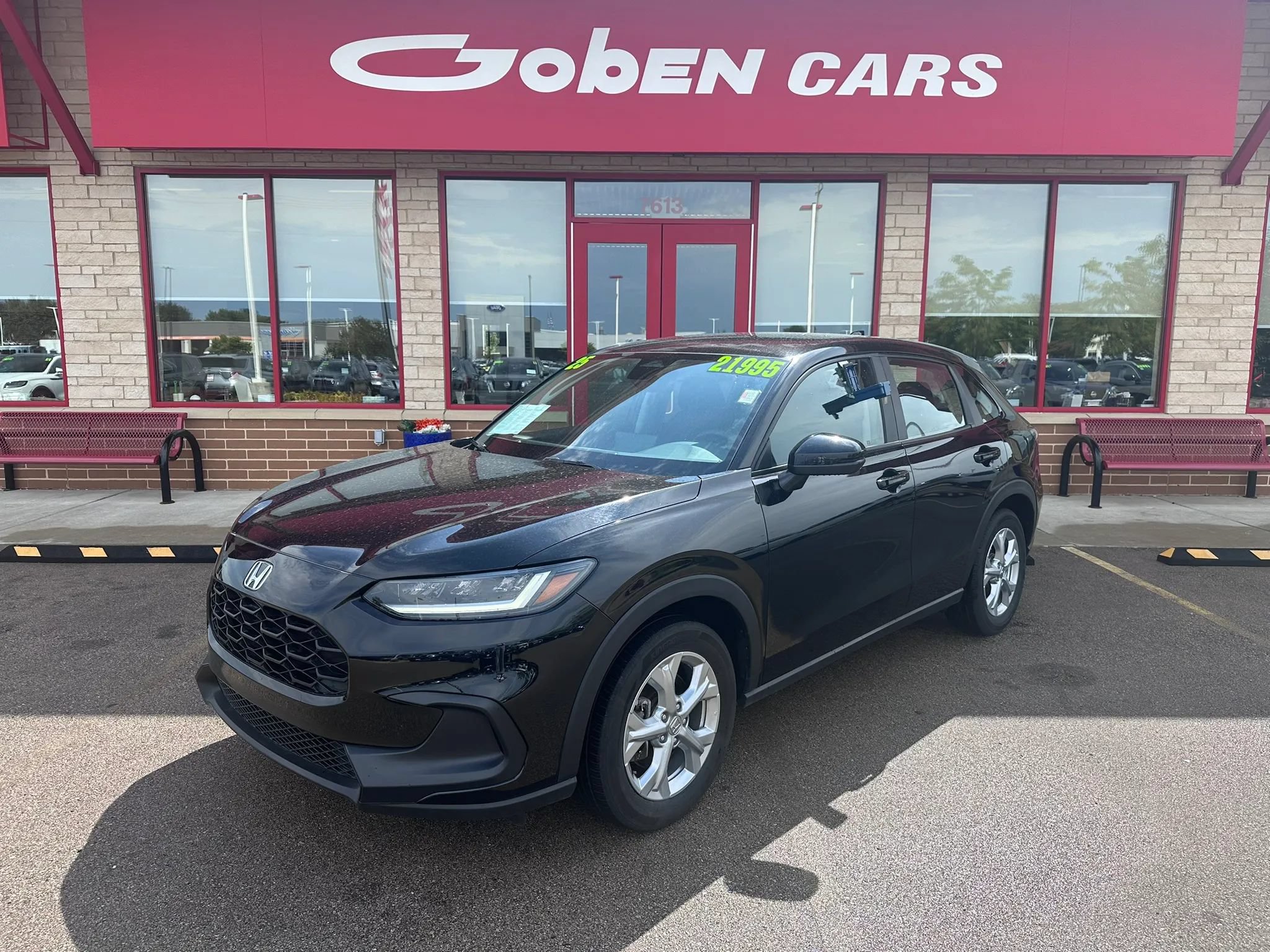 Used 2025 Honda HR-V LX image 1