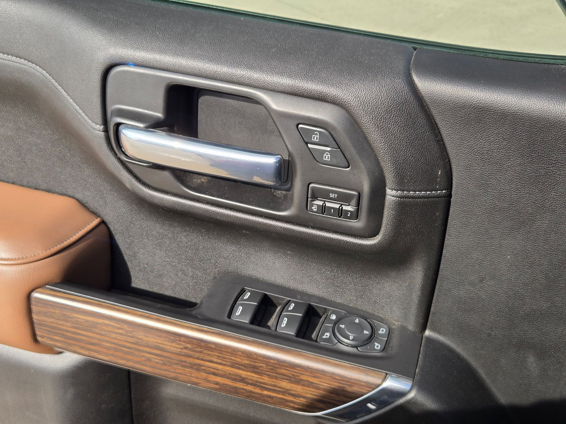 Used 2021 Chevrolet Silverado 1500 High Country w/ Technology Package image 12