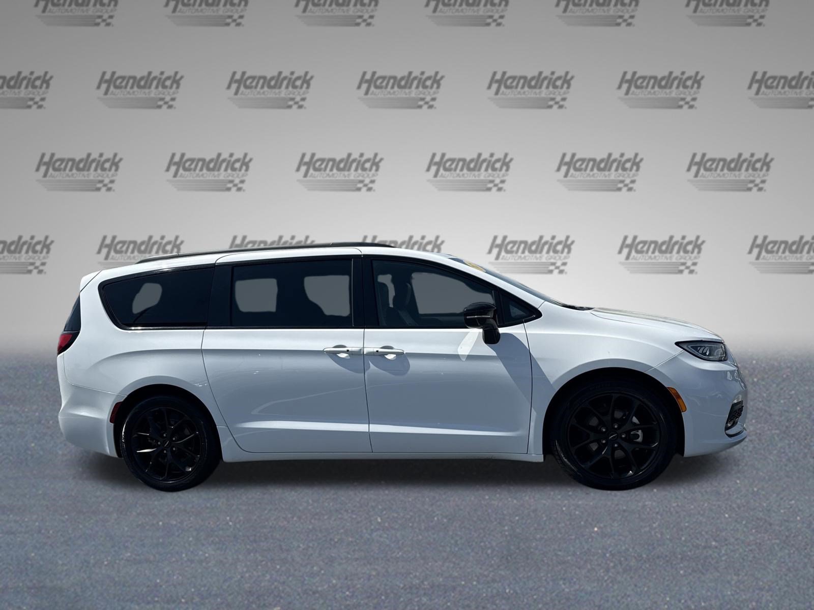 Used 2025 Chrysler Pacifica Limited FWD image 10