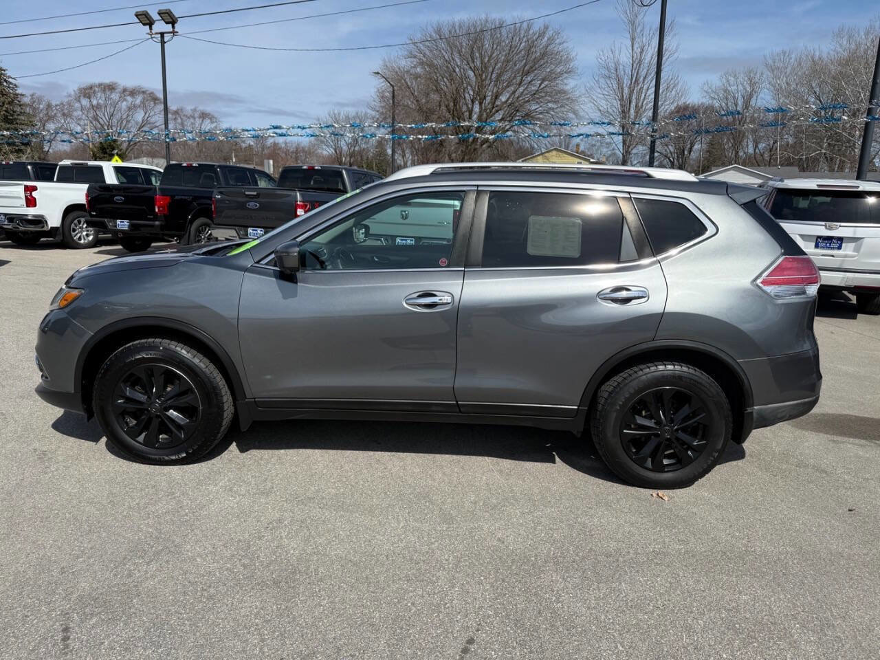 Used 2016 Nissan Rogue SV image 5