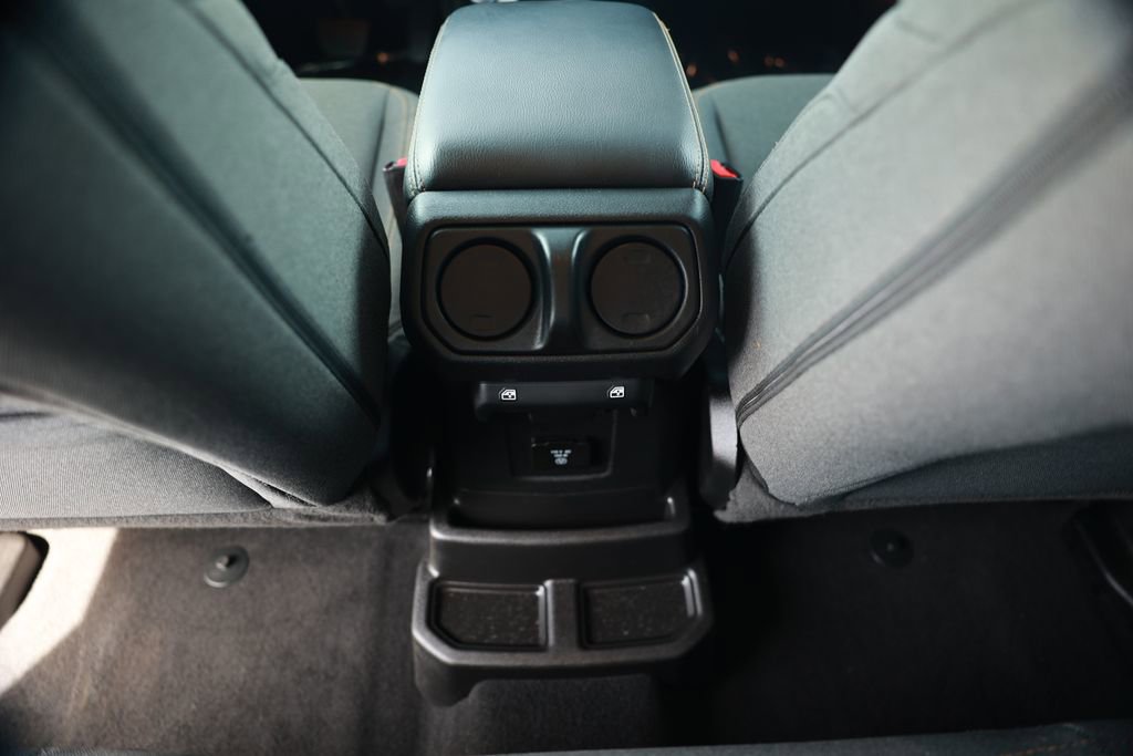 Used 2025 Jeep Wrangler Unlimited Sahara image 33