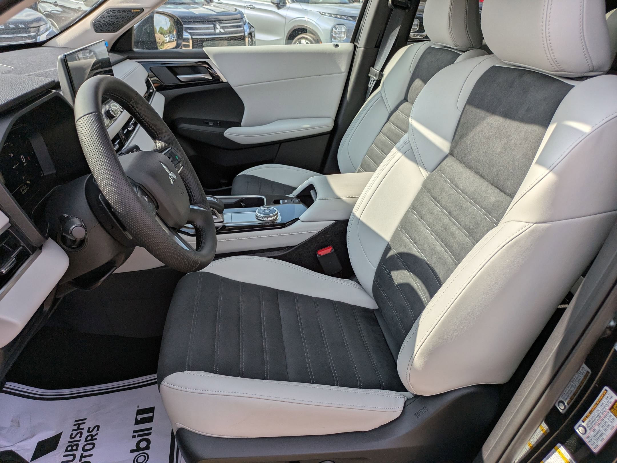 New 2025 Mitsubishi Outlander SE FWD image 10