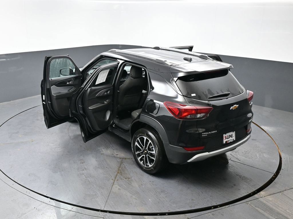 Used 2025 Chevrolet TrailBlazer LT w/ Driver Confidence Package image 62