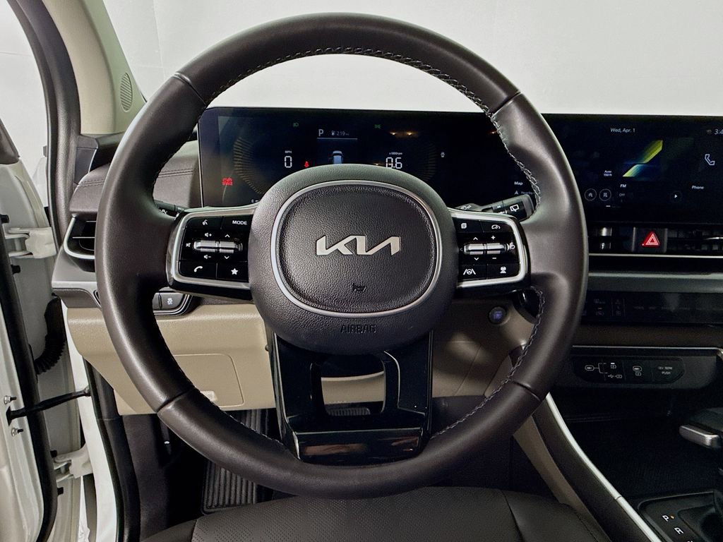 Used 2025 Kia Carnival image 13