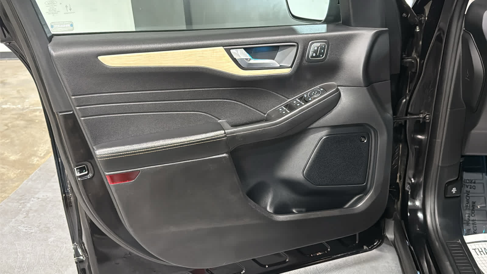Used 2021 Ford Escape Titanium w/ Titanium Elite Package AWD/4WD image 9