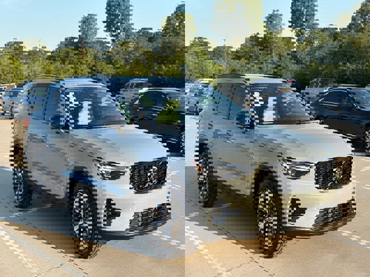 New 2026 Volvo XC40 B5 Plus w/ Protection Package Premier image 4