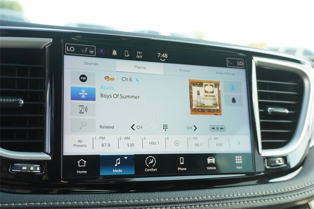 Used 2022 Chrysler Pacifica Touring image 26