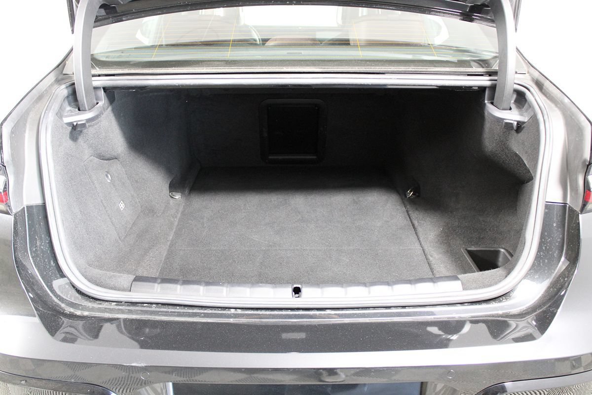 Used 2024 BMW i7 xDrive60 AWD/4WD image 36