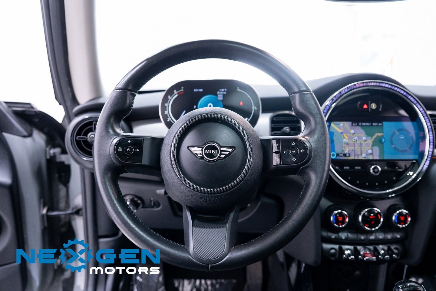 Used 2023 MINI Cooper 2-Door Hardtop image 17