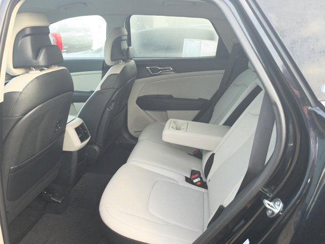 Used 2025 Kia Sportage EX FWD image 5