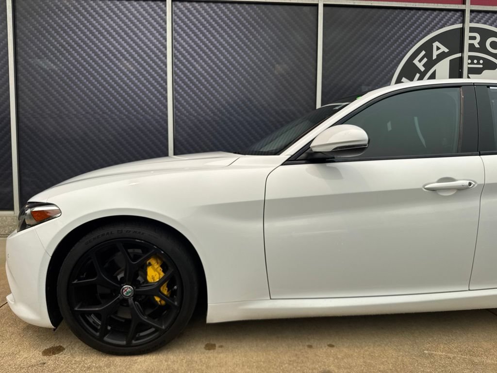 Used 2019 Alfa Romeo Giulia AWD image 16