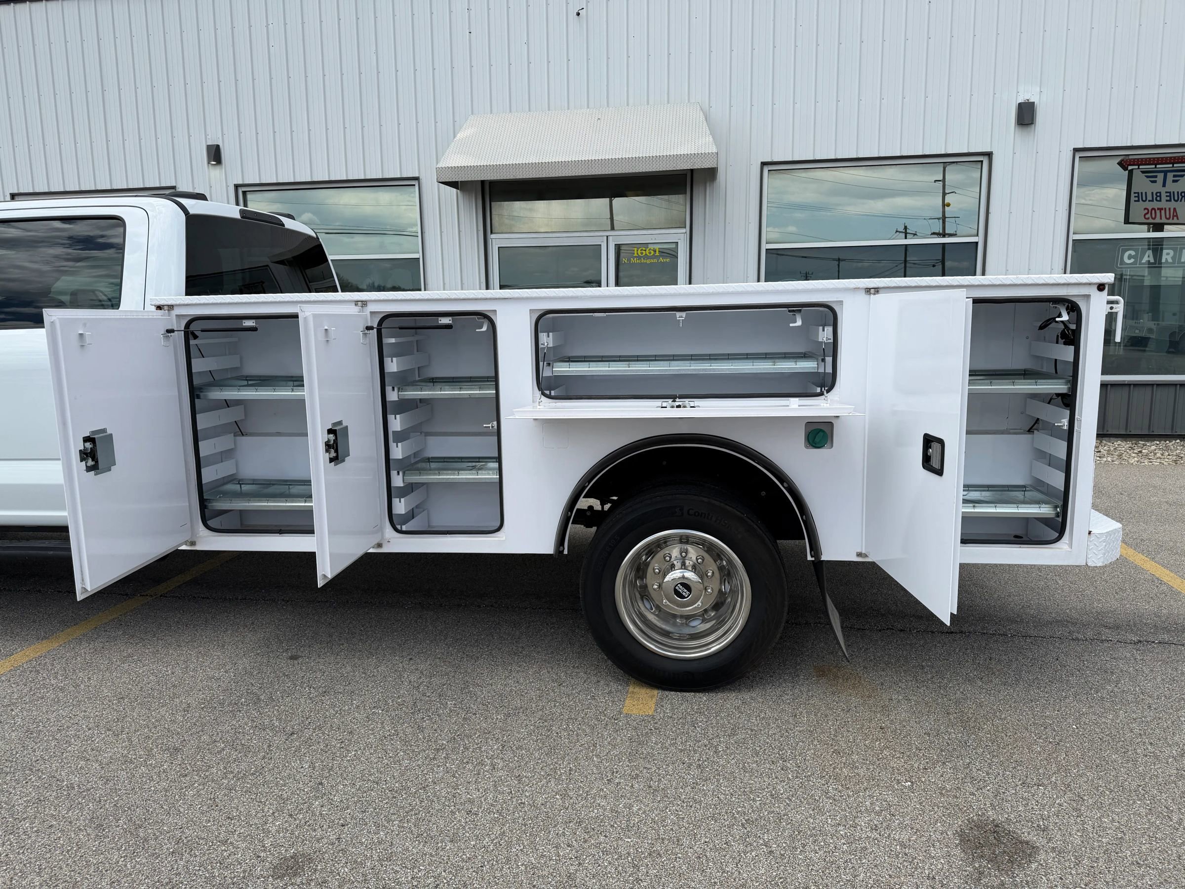 Used 2024 Ford F550 4x4 Crew Cab Super Duty w/ XLT Value Package image 2