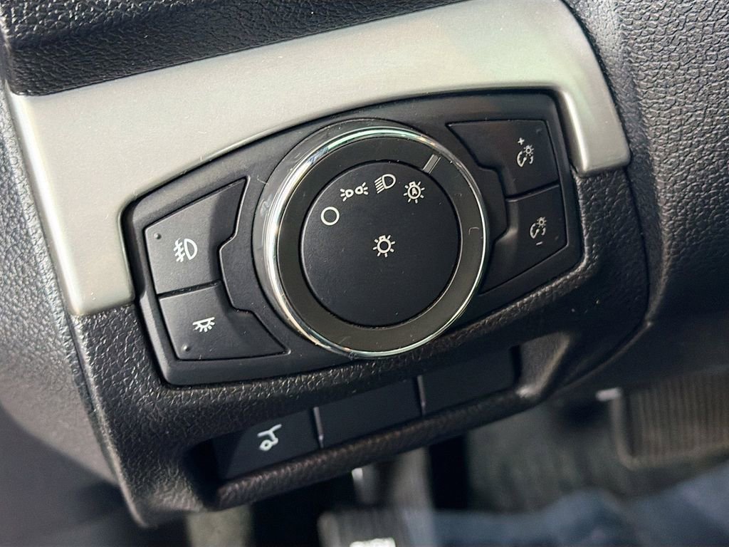 Used 2017 Ford Explorer XLT w/ Equipment Group 202A AWD/4WD image 12