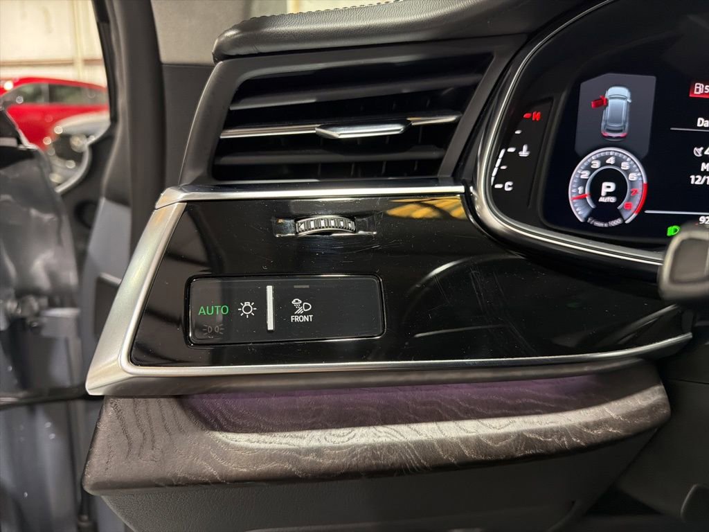 Used 2020 Audi Q8 Prestige w/ Prestige Package image 16
