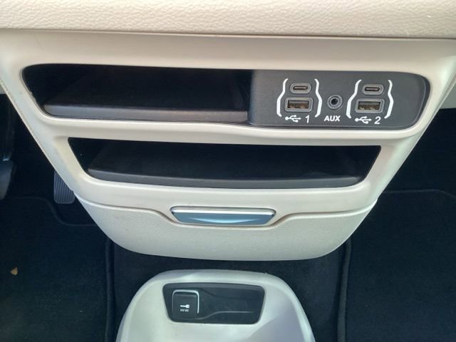 Used 2023 Chrysler Voyager LX image 22