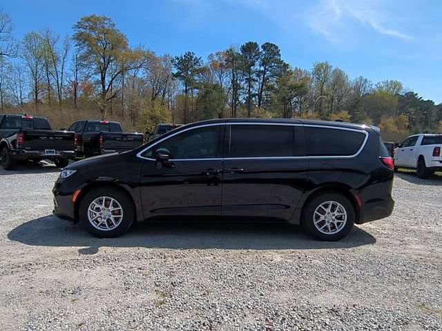 New 2026 Chrysler Pacifica Select FWD image 2