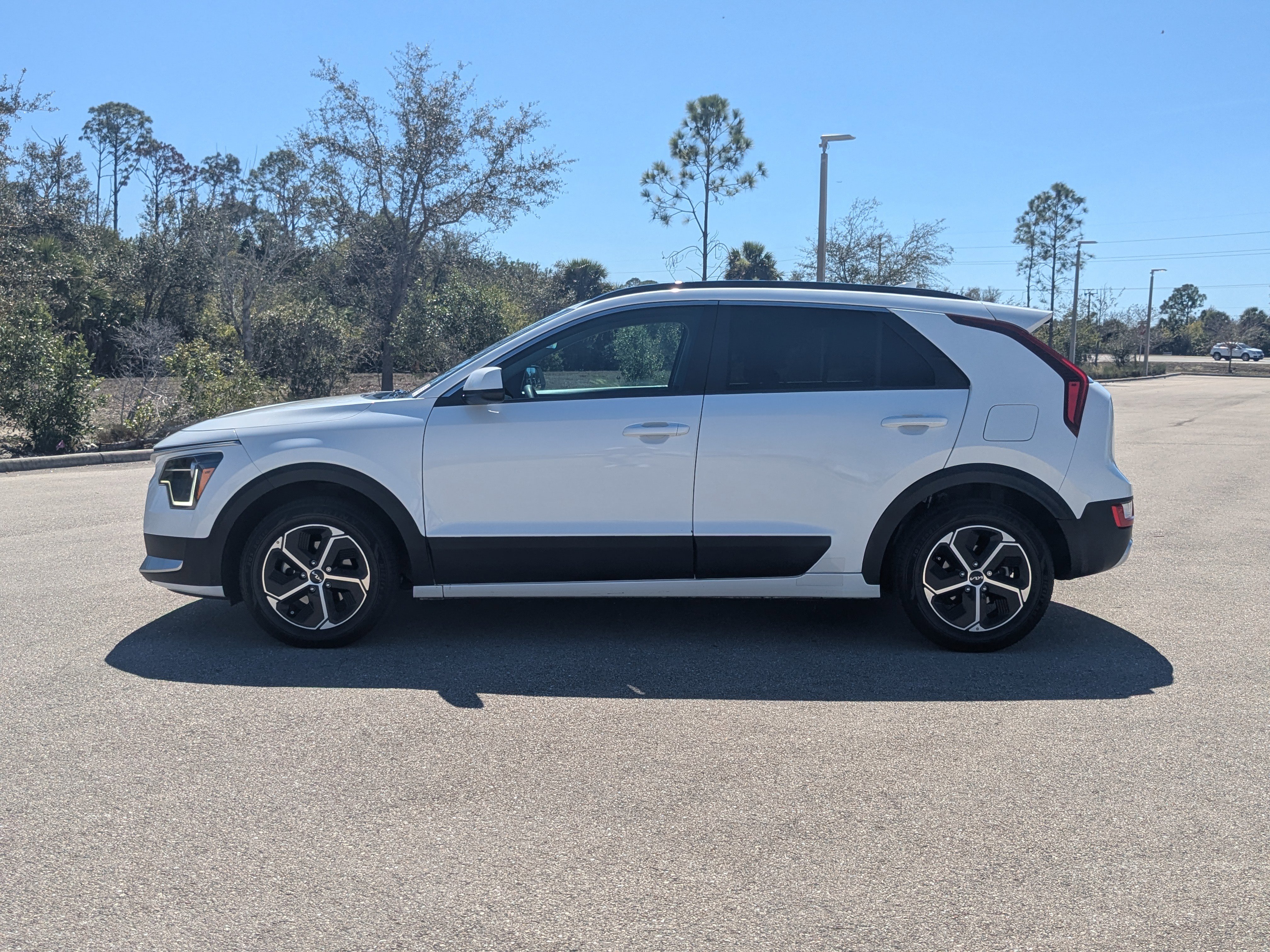 Certified 2024 Kia Niro LX image 8