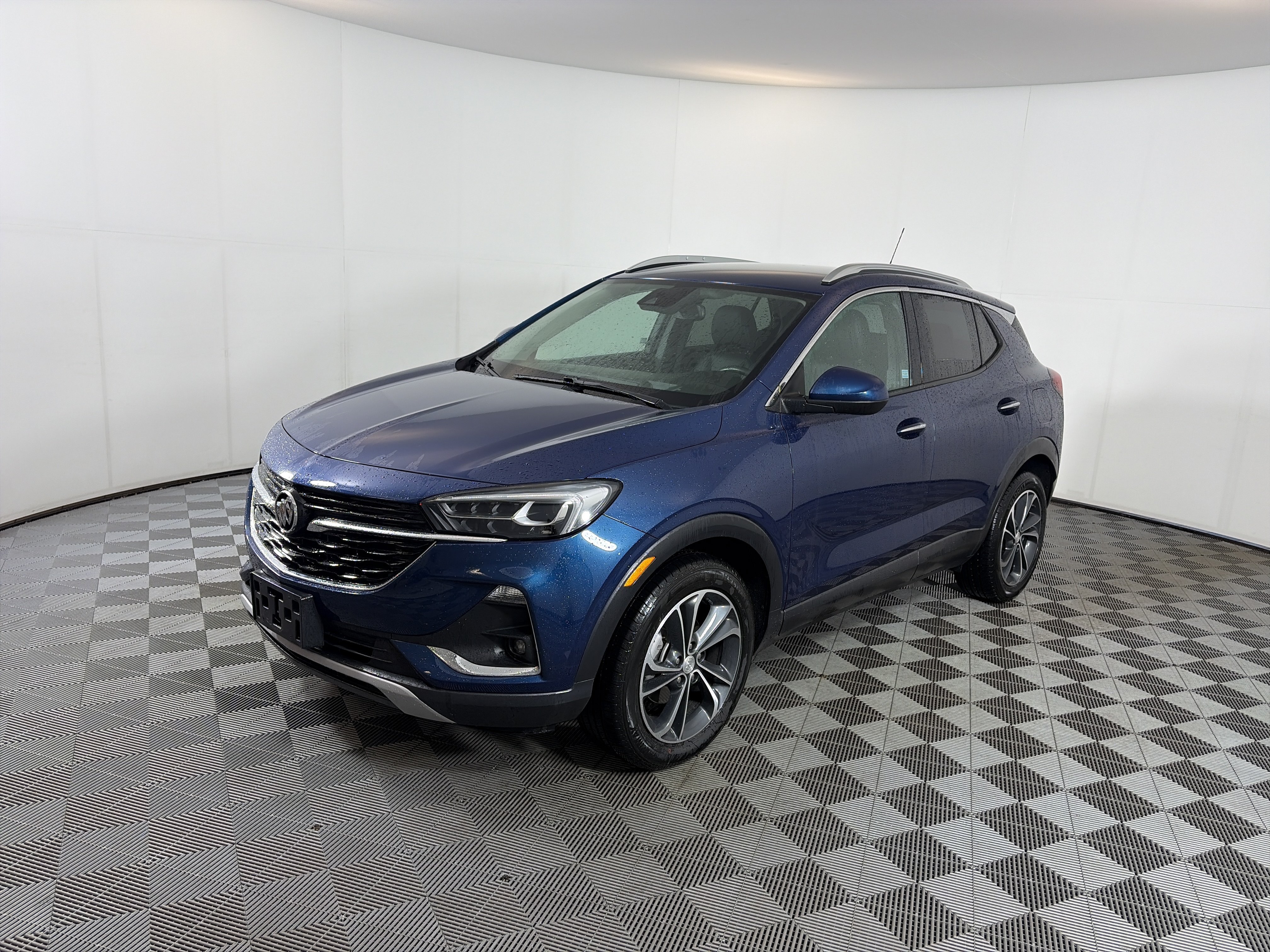 Used 2020 Buick Encore GX Essence FWD image 2