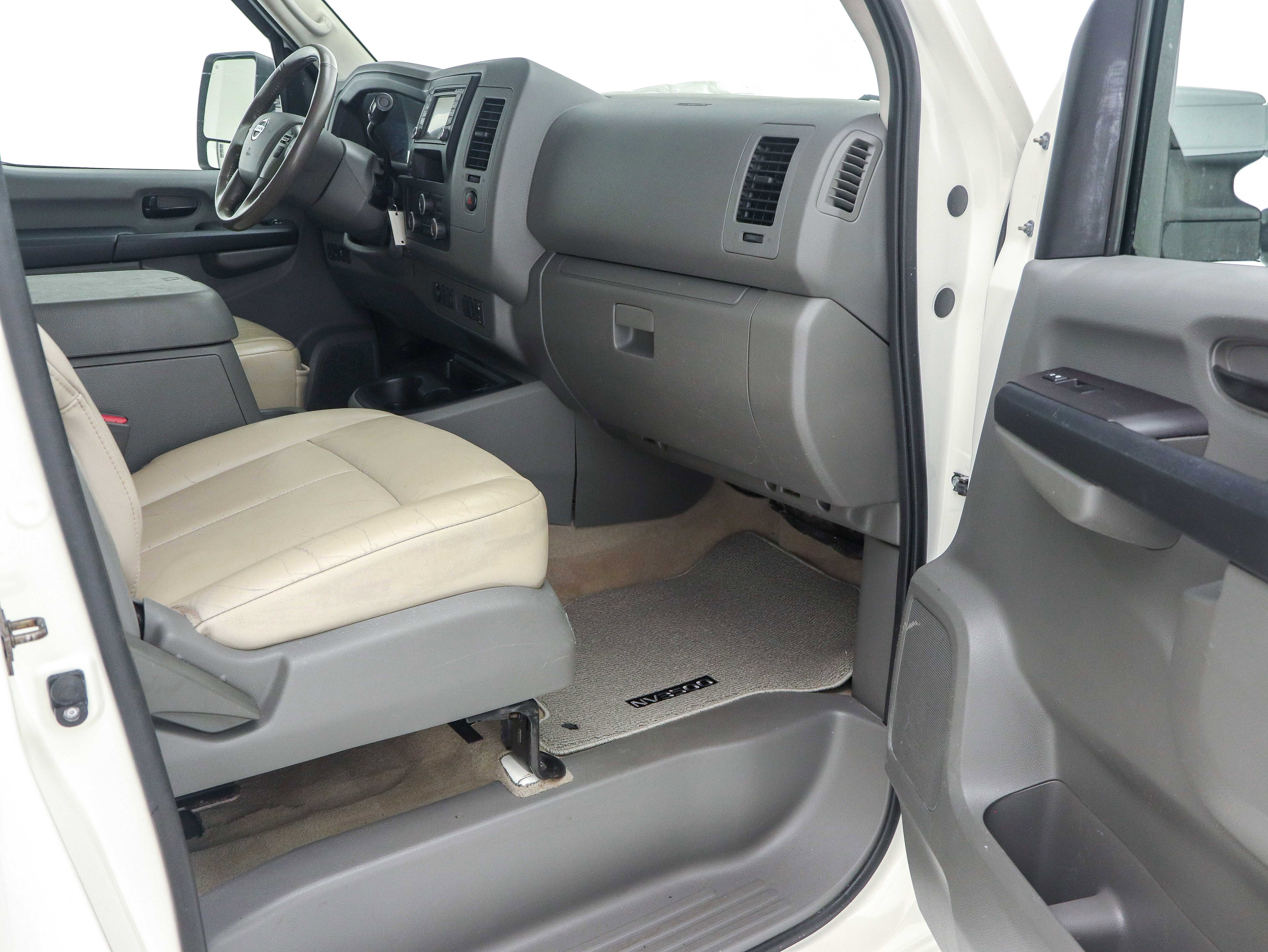 Used 2016 Nissan NV 3500 SL image 16