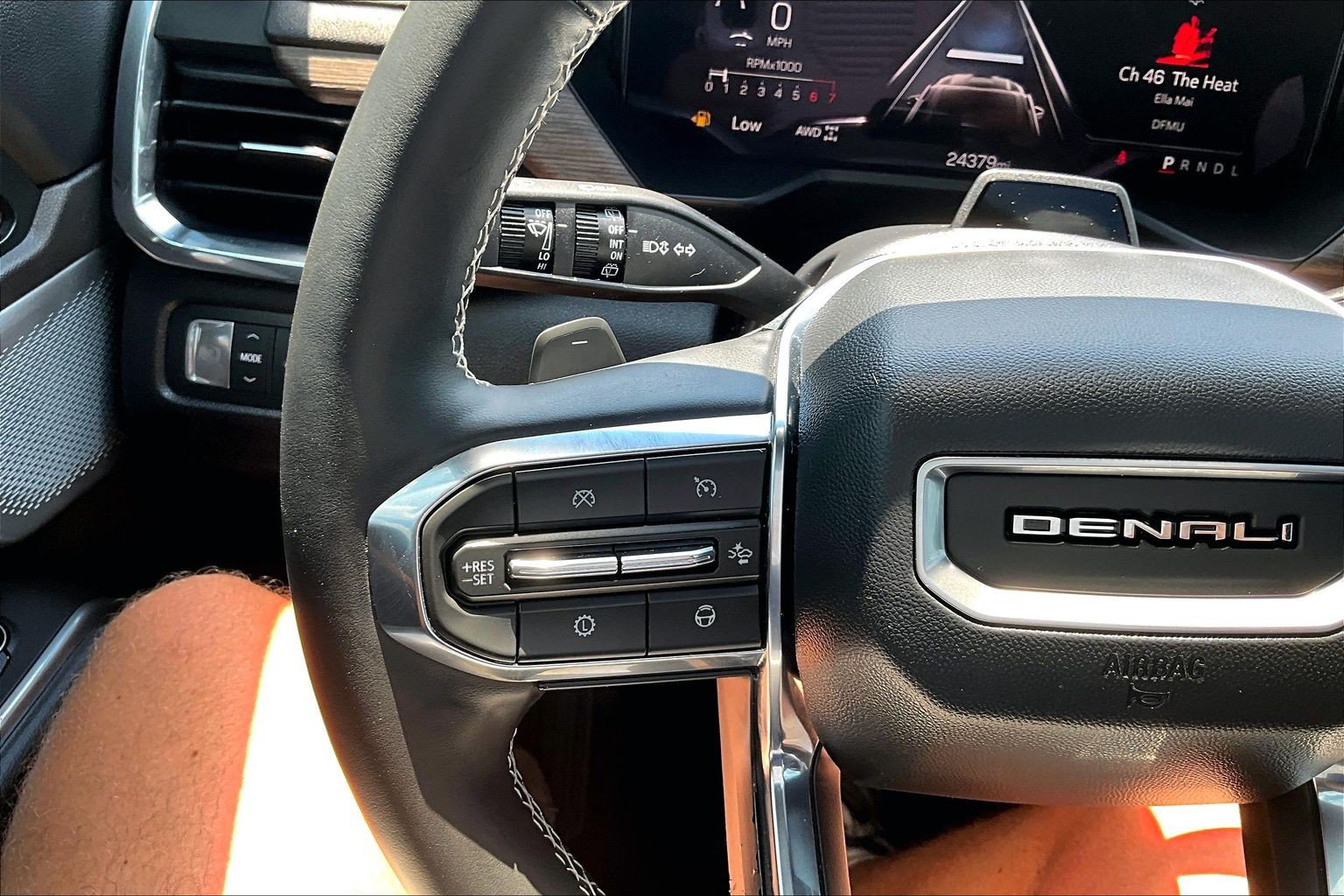 Used 2025 GMC Acadia Denali w/ Super Cruise Package AWD/4WD image 23