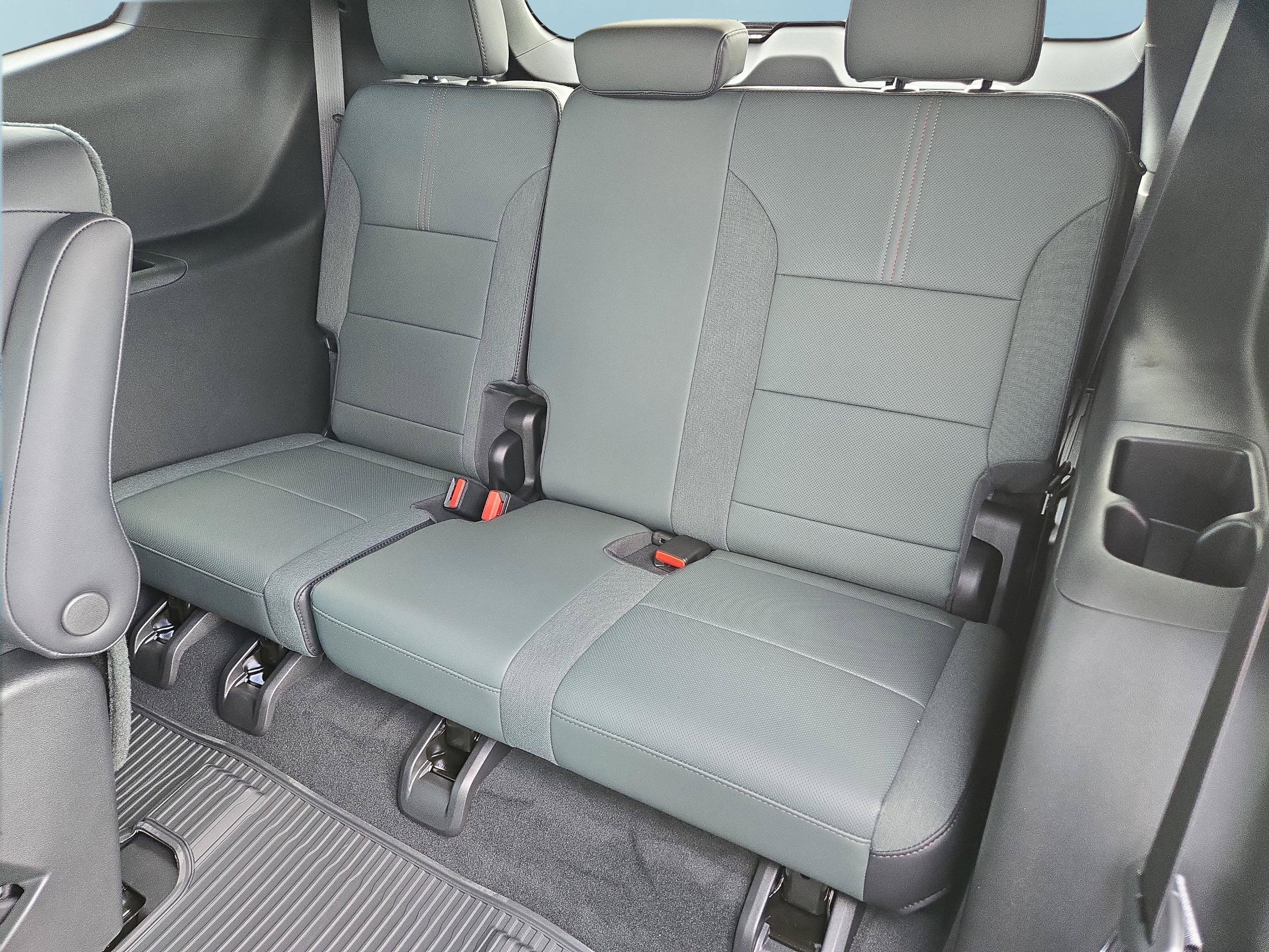 New 2026 GMC Acadia AT4 w/ LPO, Floor Liner Package AWD/4WD image 18