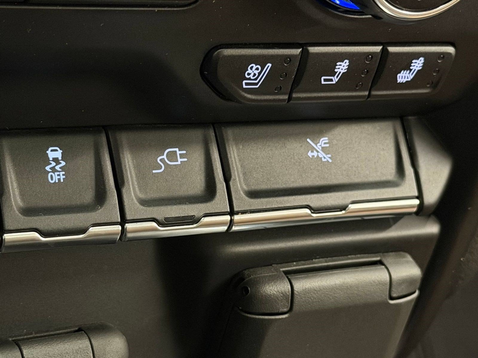 Used 2019 Chevrolet Silverado 1500 High Country w/ Technology Package AWD/4WD image 21