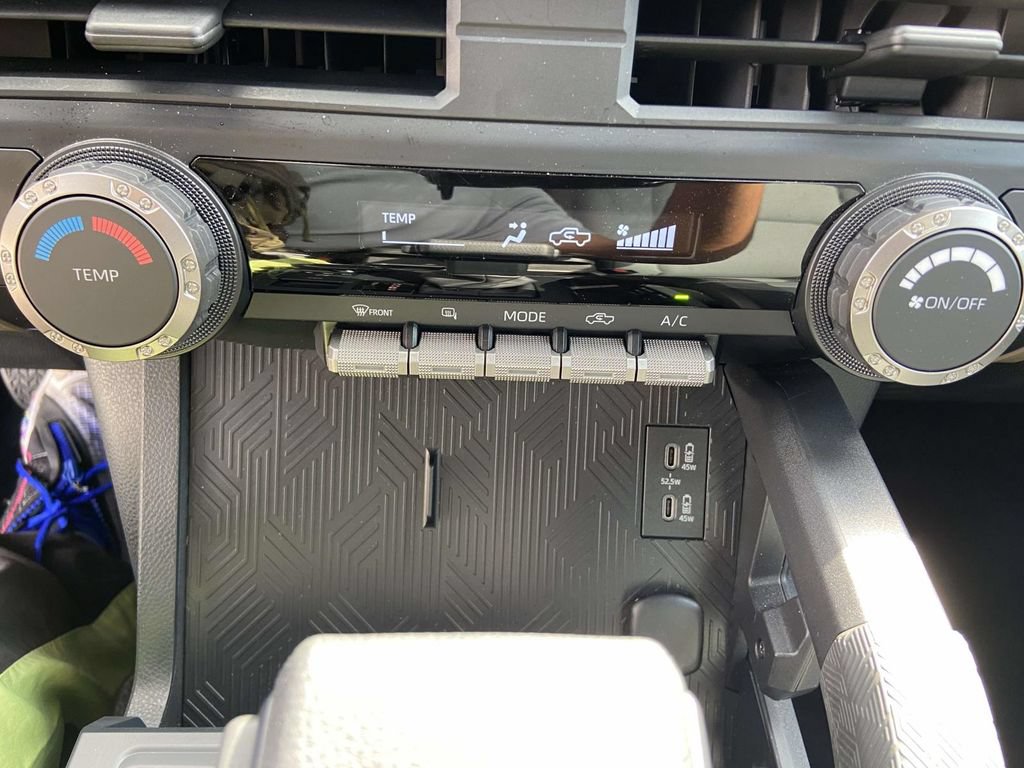 Used 2025 Toyota Tacoma SR5 AWD/4WD image 22