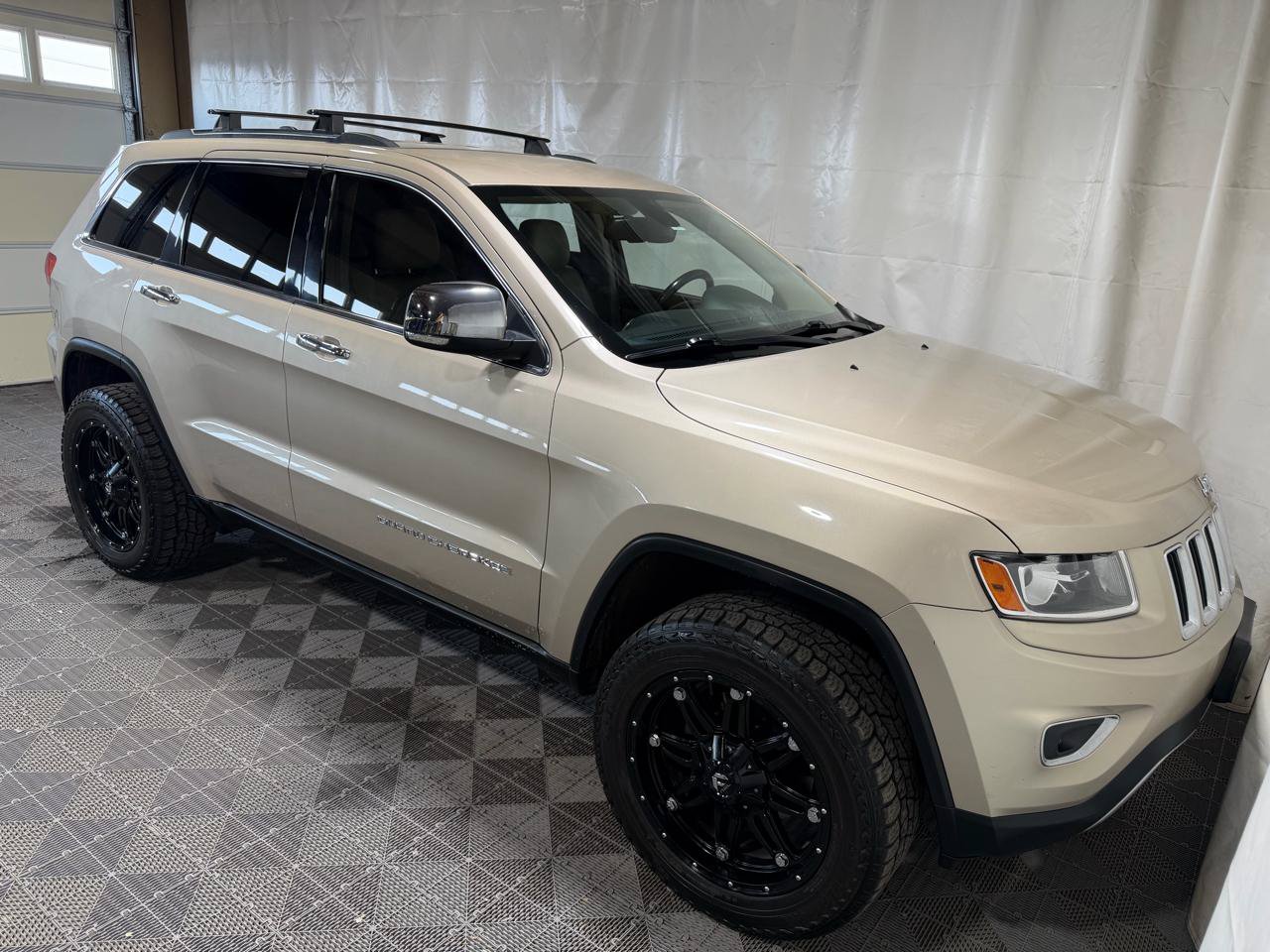 Used 2014 Jeep Grand Cherokee Limited w/ Trailer Tow Group IV AWD/4WD image 10