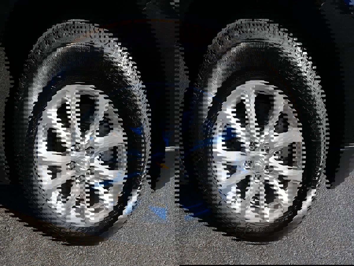 Used 2021 Chevrolet Equinox LS image 34