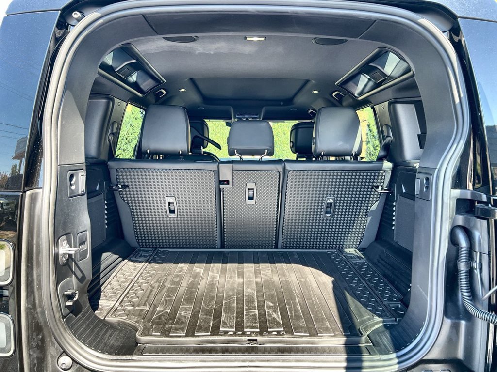 New 2026 Land Rover Defender 110 X-Dynamic SE AWD/4WD image 18