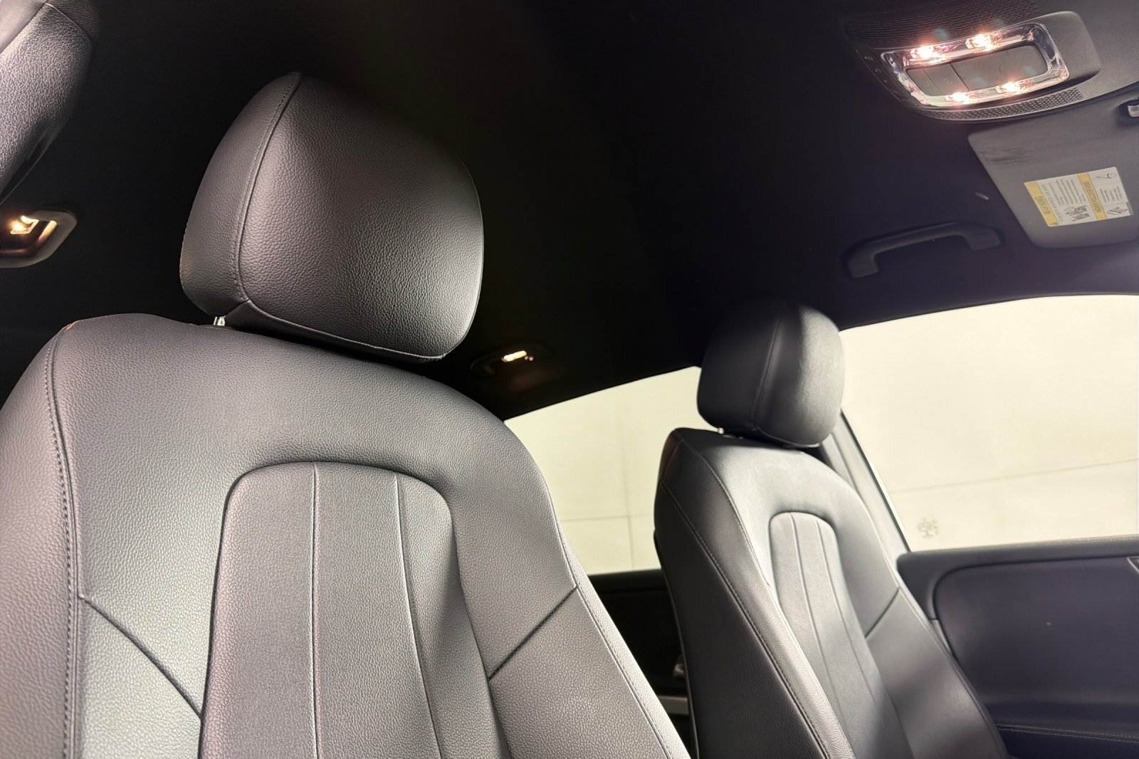 Used 2022 Mercedes-Benz GLB 250 w/ Premium Package Lite image 16