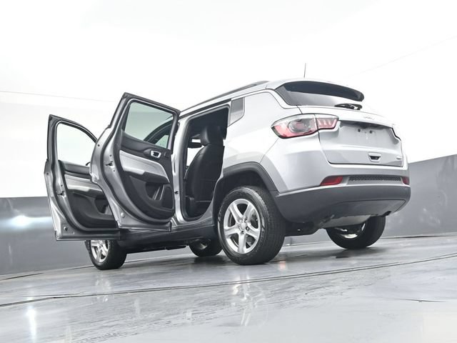 Used 2023 Jeep Compass Latitude w/ Sun and Sound Group AWD/4WD image 43
