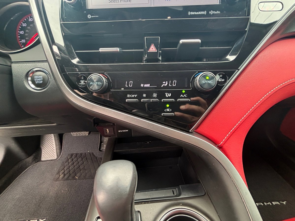 Used 2023 Toyota Camry XSE image 5