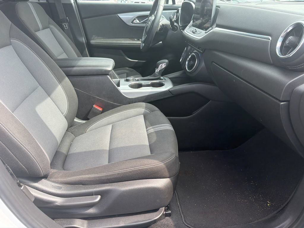 Used 2025 Chevrolet Blazer LT FWD image 11