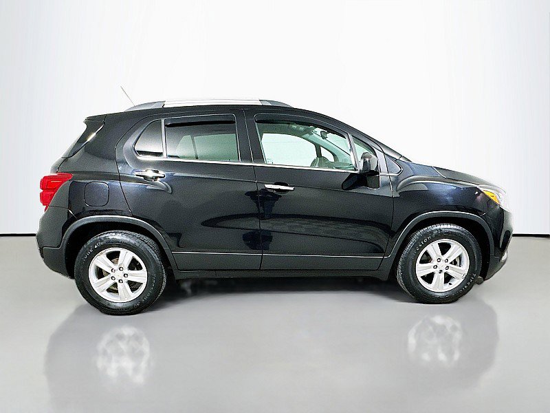 Used 2020 Chevrolet Trax LT w/ LT Convenience Package image 8