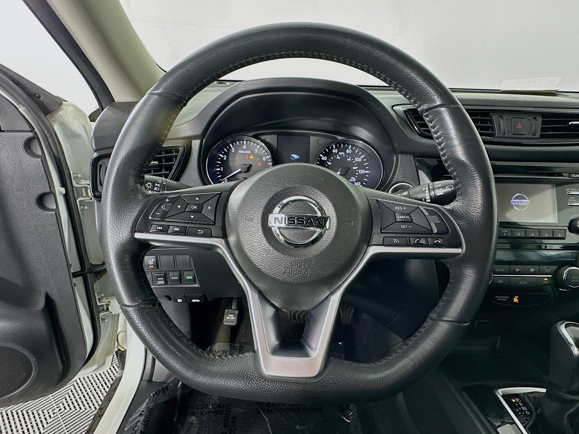 Used 2017 Nissan Rogue SV image 11