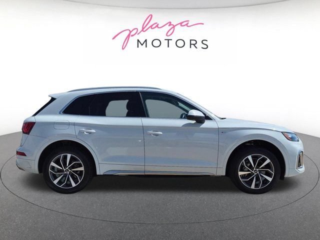 Certified 2023 Audi Q5 2.0T Premium w/ Convenience Package AWD/4WD image 4